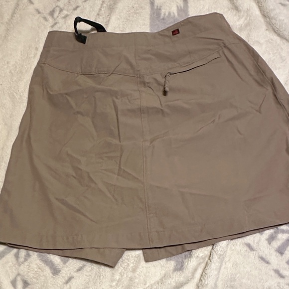 Woolrich Tan Skort with Buckle Detail size 6 - Picture 4 of 7